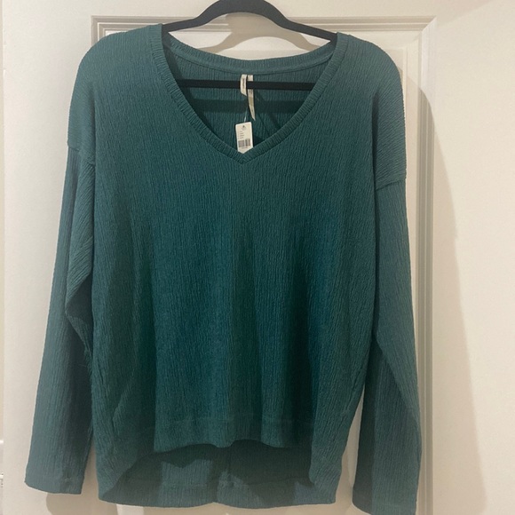 NWT Anthropologie green basic tee - Picture 1 of 1